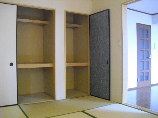 その他部屋・スペース　和室６帖　壁１面のたっぷり収納