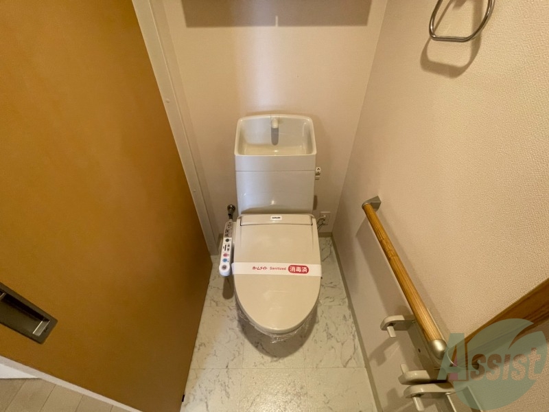 トイレ　トイレはウォシュレット付きです。シャワートイレは嬉しいですね