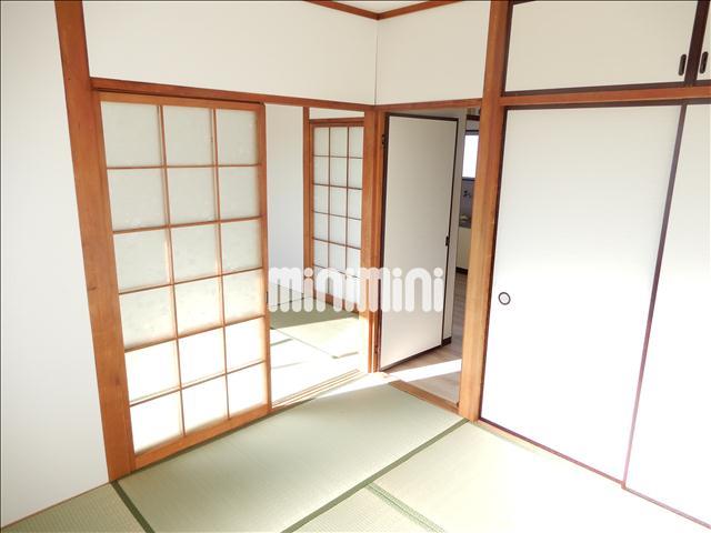 居室・リビング　明るい和室のお部屋です