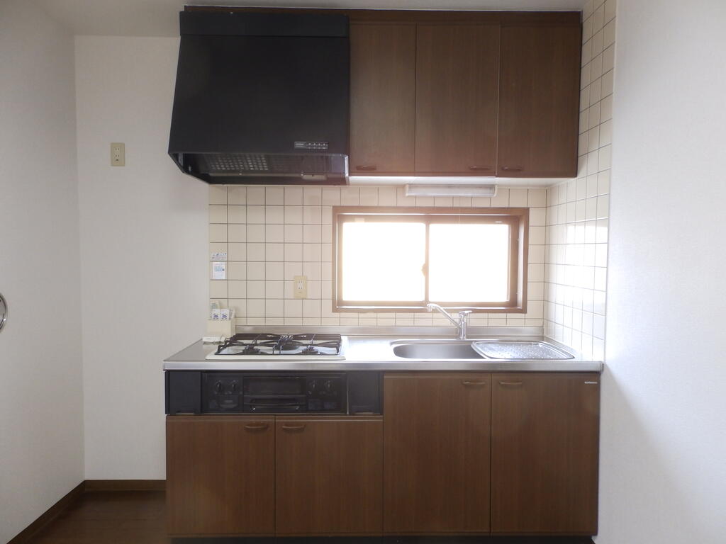 キッチン　３口コンロ