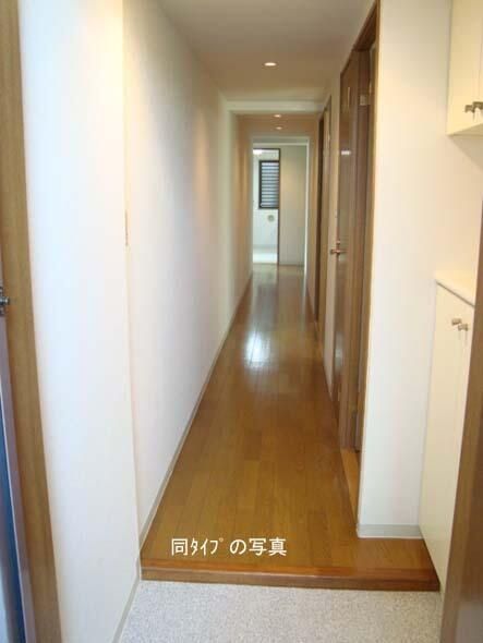 玄関　写真は同タイプ住居です
