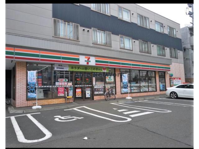 コンビニ　セブンイレブン札幌北22条店（コンビニ）まで118m