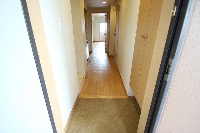 玄関　※別号室の写真です※