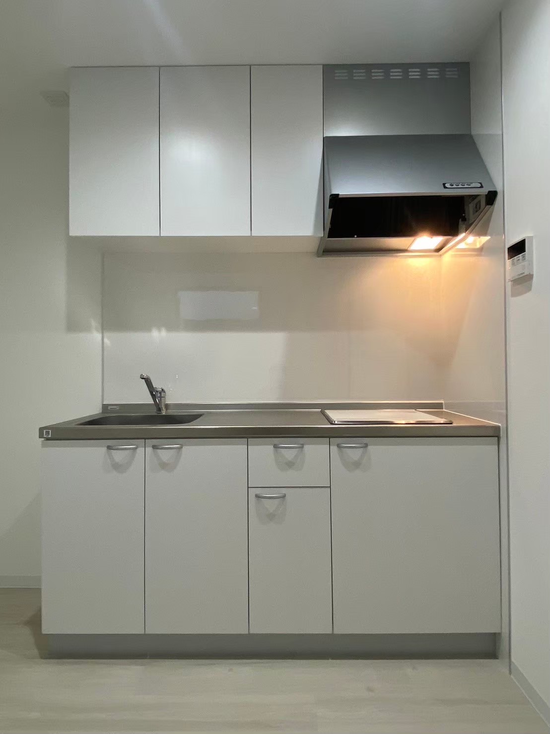 キッチン　同物件他部屋の写真のため、間取り図と相違あり
