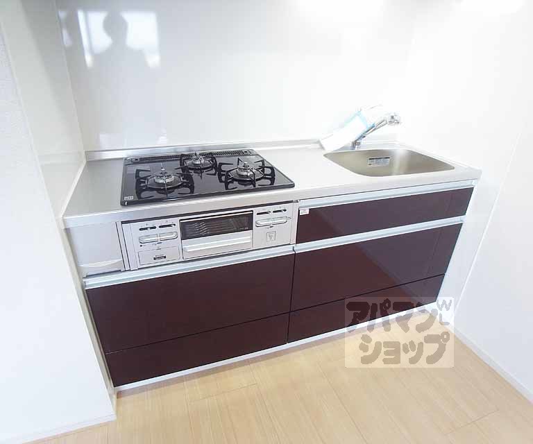 トイレ　グリル付き３口ガスコンロです。