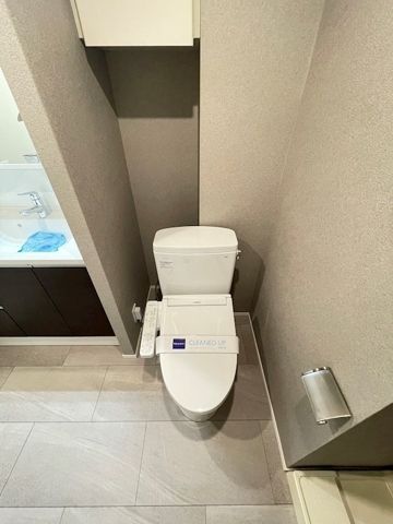 トイレ　落ち着いた色調のトイレです