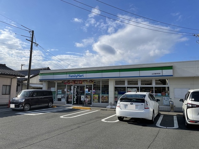 コンビニ　ファミリーマート（コンビニ）まで600m
