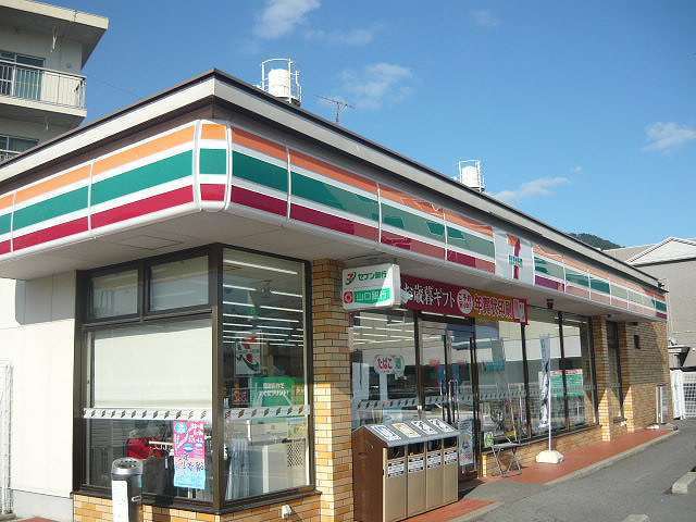 コンビニ　セブンイレブン（コンビニ）まで670m