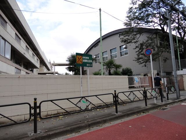 小学校　調布市立滝坂小学校（小学校）まで649m