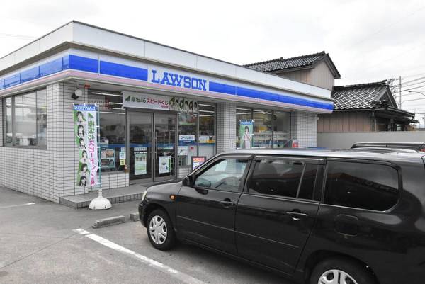 コンビニ　ローソン高岡六花店（コンビニ）まで550m