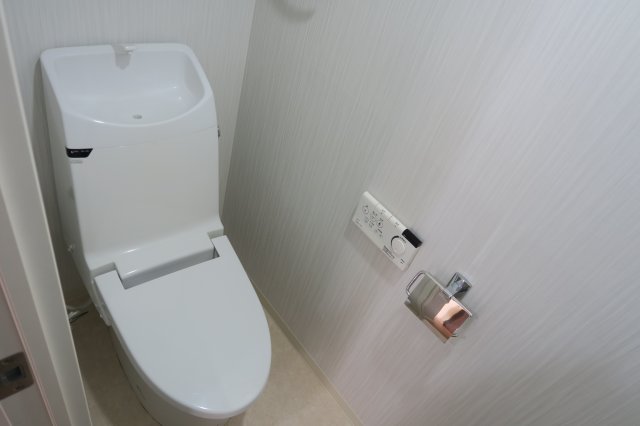 トイレ　★トイレ画像・温水洗浄便座付き★