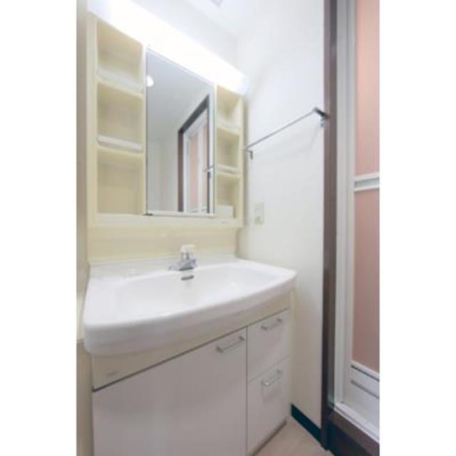 洗面設備　※写真は同タイプ住戸です。