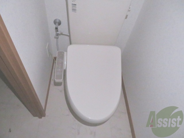 トイレ　ウォシュレット機能がついたトイレです。安心して使用できます