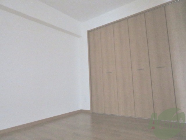その他部屋・スペース　こちらは５．２帖の寝室です。シンプルで落ち着きのあるお部屋