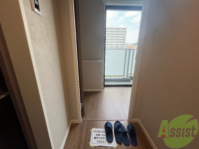 玄関　玄関から撮影しました。明るい印象ですね。