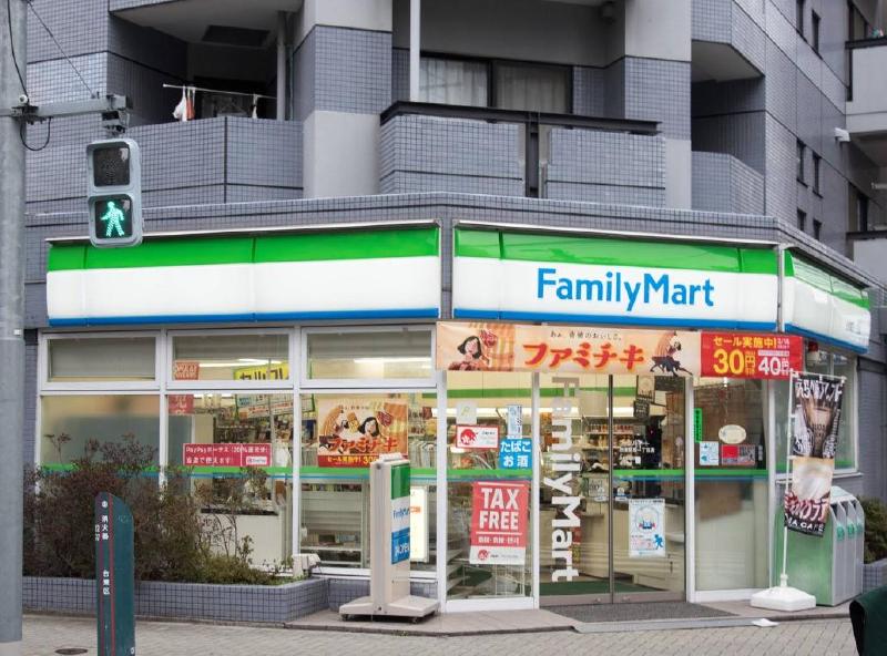 コンビニ　ファミリーマート（コンビニ）まで120m