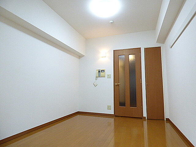 都営浅草線 高輪台駅 徒歩5分 14階建 築26年の居間写真