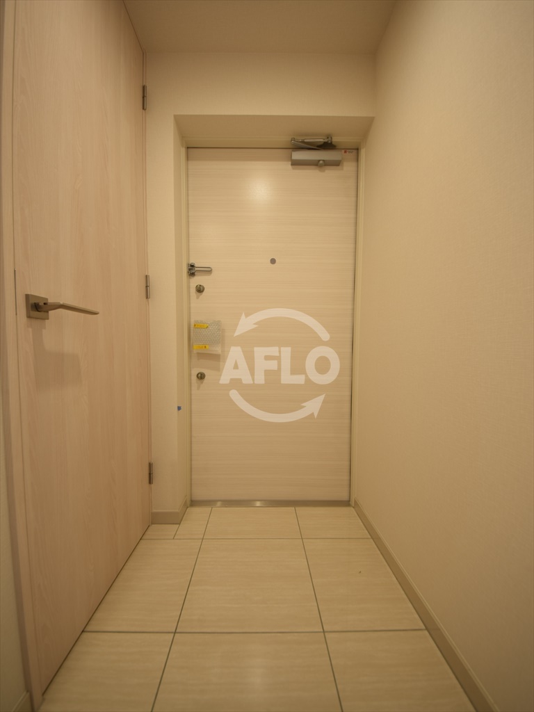 玄関　OPUS RESIDENCE SHINSAIBASHI SO