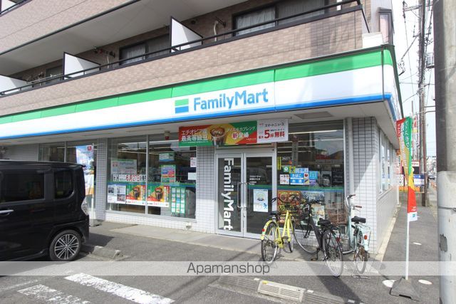 コンビニ　ファミリーマート（コンビニ）まで449m