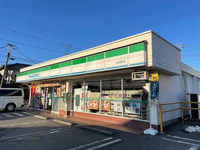コンビニ　ファミリーマート（コンビニ）まで600m