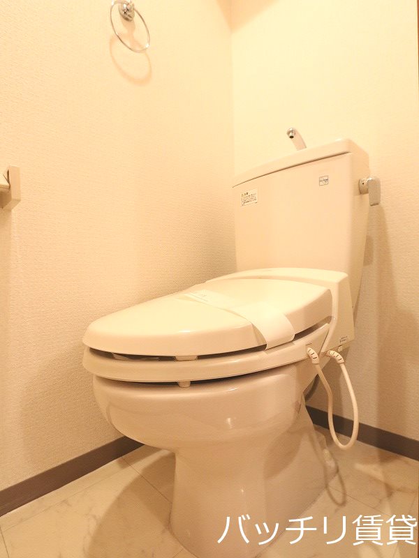 トイレ　別号室写真の為現況を優先致します。