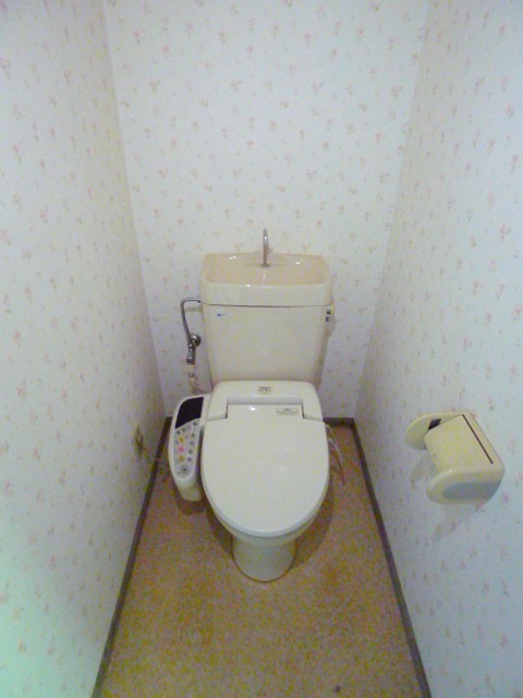 ＪＲ東海道本線 金山駅 徒歩5分 8階建 築35年のトイレ写真