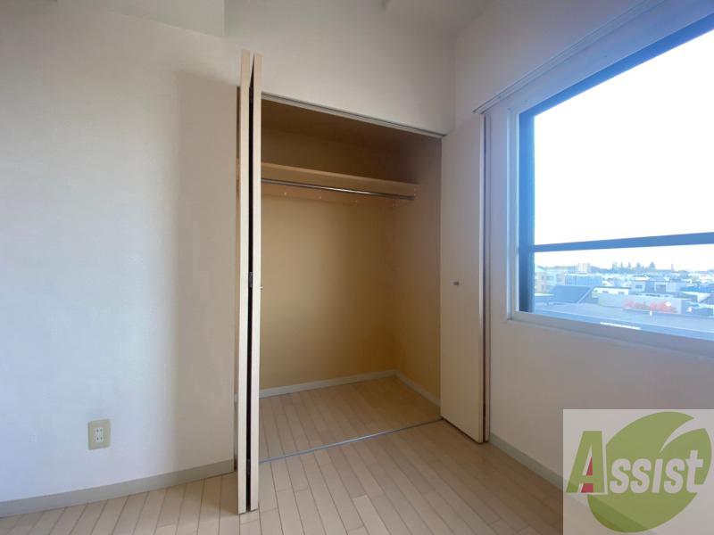収納　寝室の収納です。部屋がすっきり片付きます。