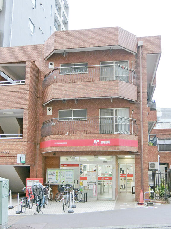 郵便局　三軒茶屋駅前郵便局（郵便局）まで296m