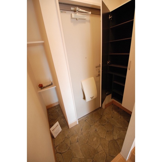 GARDEN HOUSE SHIMOAKAE A棟の玄関写真