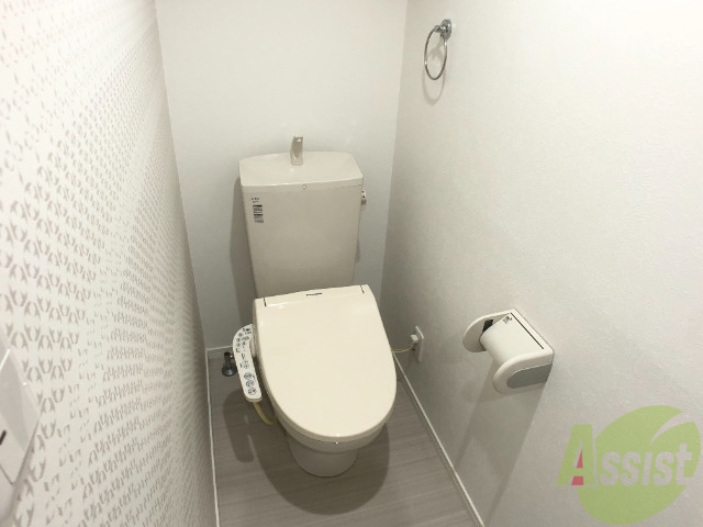 トイレ　トイレはウォシュレット付きのタイプで清潔感があります。