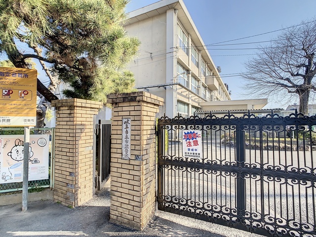 小学校　岐阜市立白山小学校（小学校）まで451m