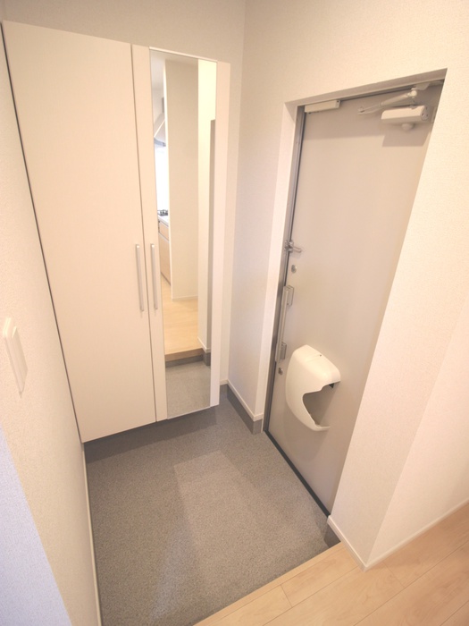 プラシード湘南台の玄関写真