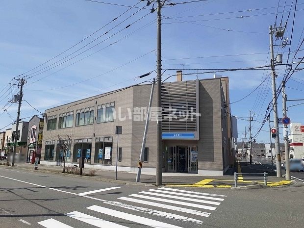 銀行　北洋銀行　静内支店（銀行）まで304m