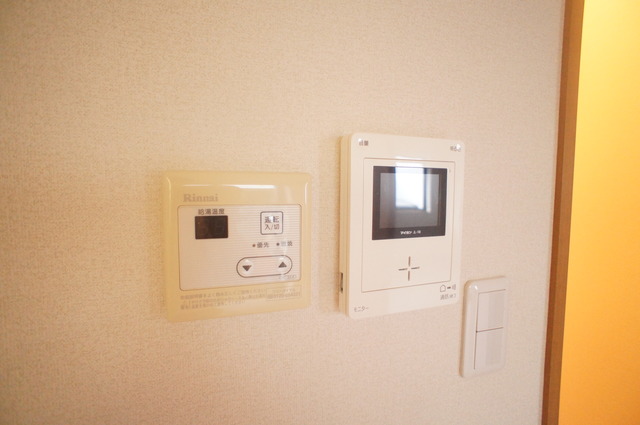 セキュリティ　来訪者の姿を確認できるＴＶモニター付インターホン設置済です！