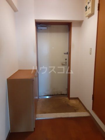 ロイヤルハウスの玄関写真