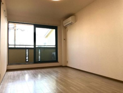 シャルマン岩屋の居間写真