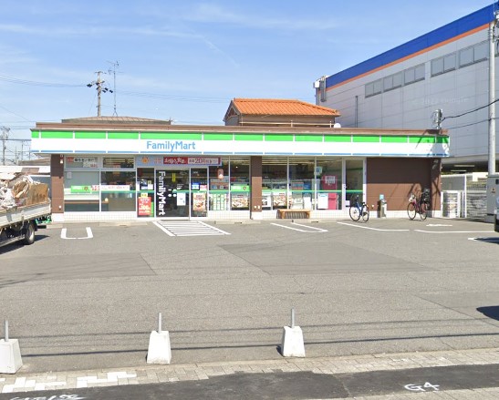 コンビニ　ファミリーマート 中川野田店（コンビニ）まで611m