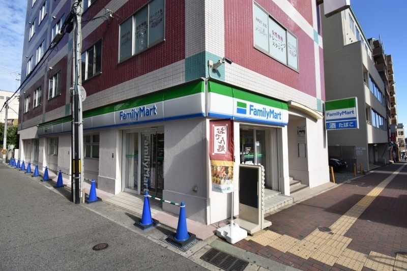 コンビニ　ファミリーマート JR灘駅前店（コンビニ）まで865m