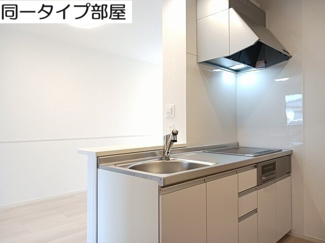 富山地鉄本線 東新庄駅 徒歩13分 2階建 新築のキッチン写真