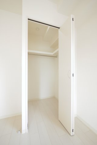収納　※写真は別の部屋のものです。