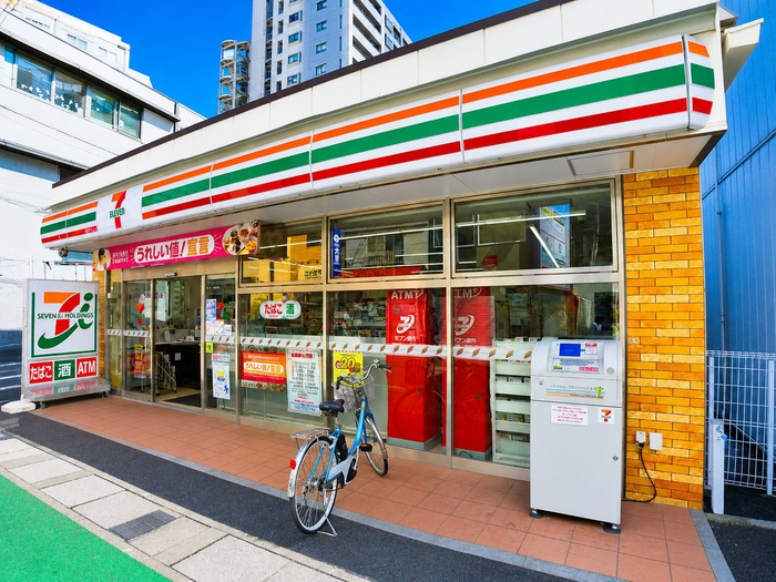 コンビニ　セブンイレブン（コンビニ）まで210m