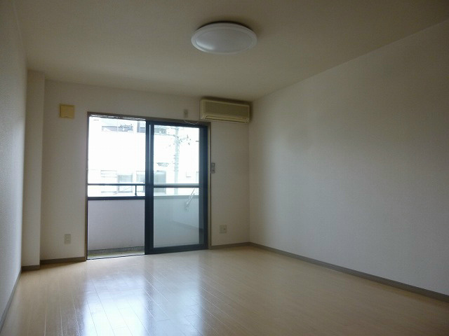 居室・リビング　※写真は208号室のお部屋です。