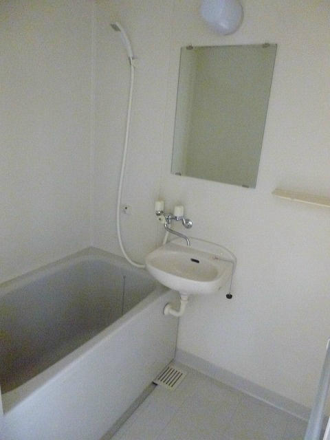 バス・シャワールーム　※写真は208号室のお部屋です。