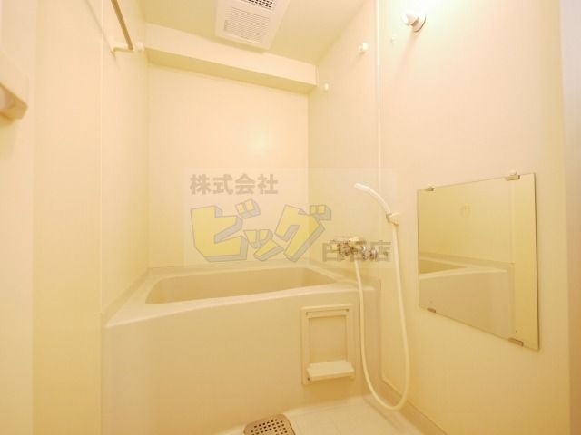 バス・シャワールーム　浴室乾燥機付きのお風呂です♪