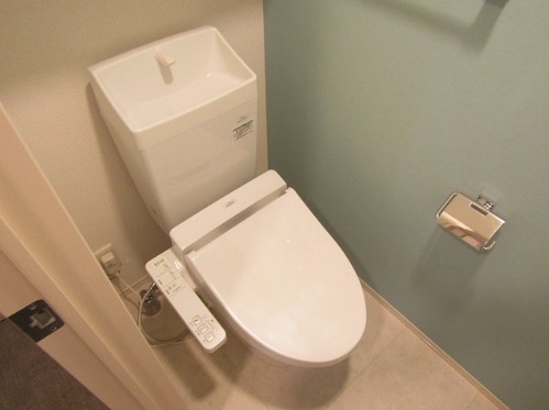 ＪＲ片町線 放出駅 徒歩12分 3階建 築8年のトイレ写真