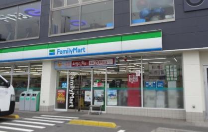 コンビニ　ファミリーマート 仲六郷第一京浜店（コンビニ）まで373m