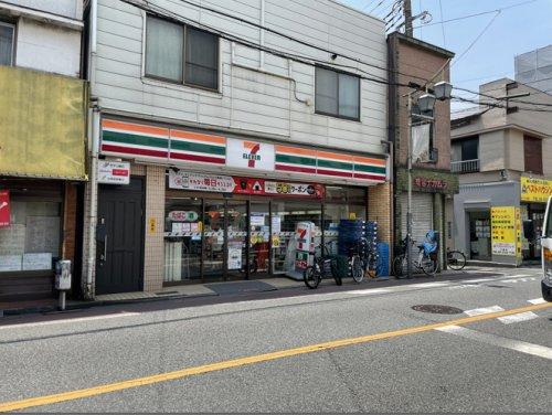 コンビニ　セブンイレブン 大田区六郷土手駅前店（コンビニ）まで417m