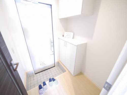 玄関　※写真はサンプルです