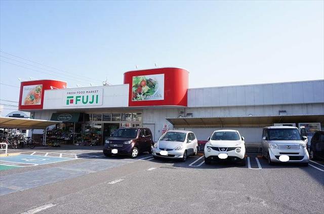 スーパー　フジ高岡店（スーパー）まで609m