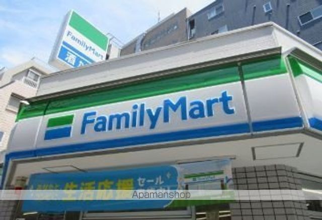 コンビニ　ファミリーマート（コンビニ）まで589m